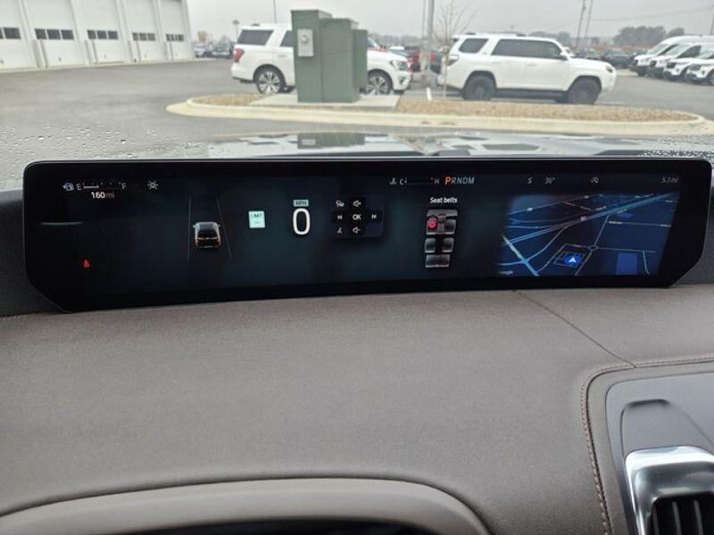 new 2025 Ford Expedition car, priced at $83,402