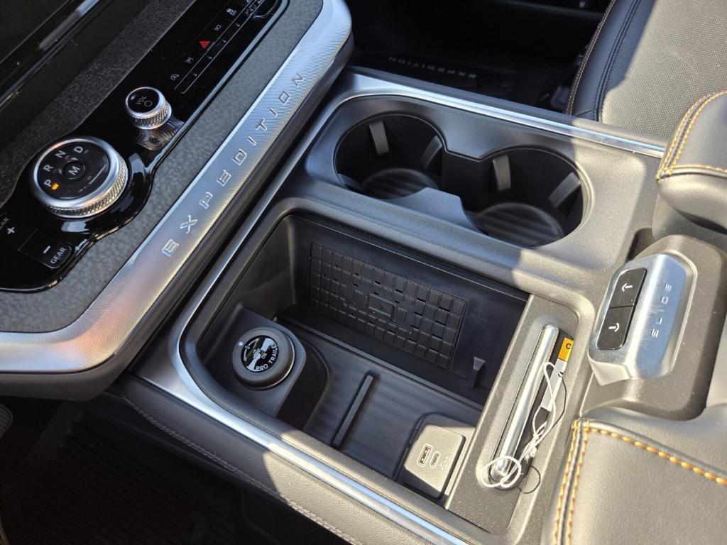 new 2025 Ford Expedition car, priced at $82,231