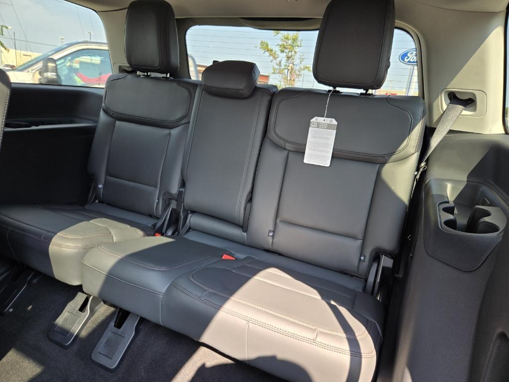 new 2025 Ford Expedition car, priced at $70,570