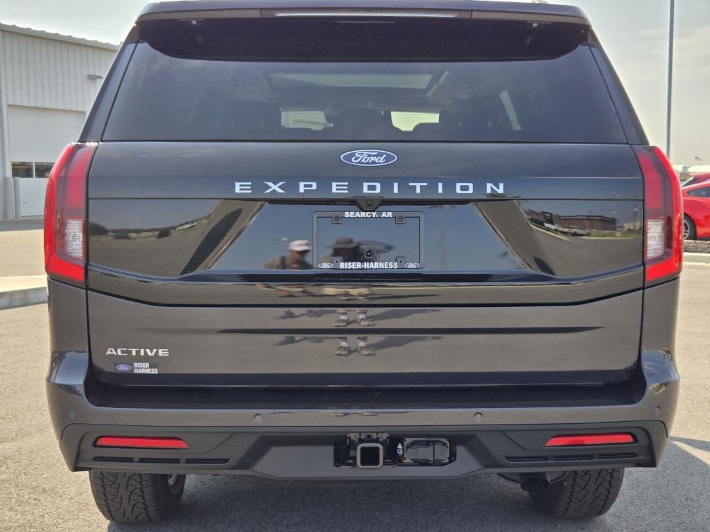 new 2025 Ford Expedition car, priced at $70,570