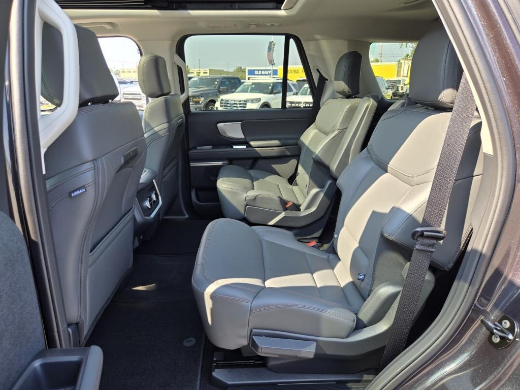 new 2025 Ford Expedition car, priced at $70,570