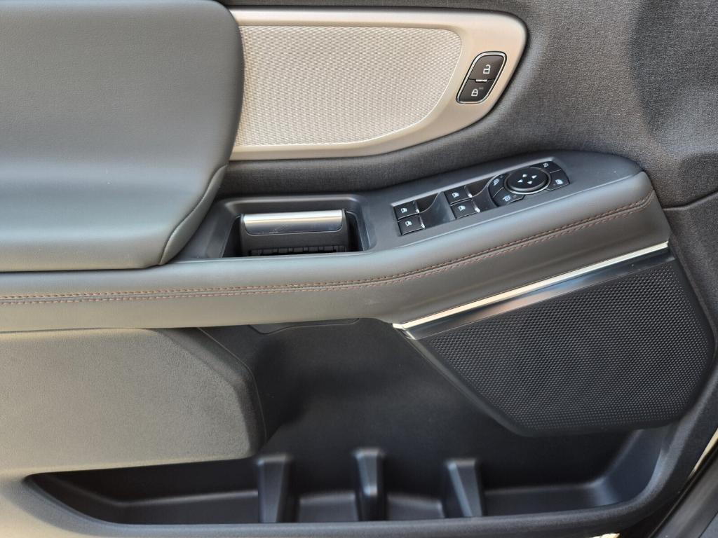 new 2025 Ford Expedition car, priced at $70,570