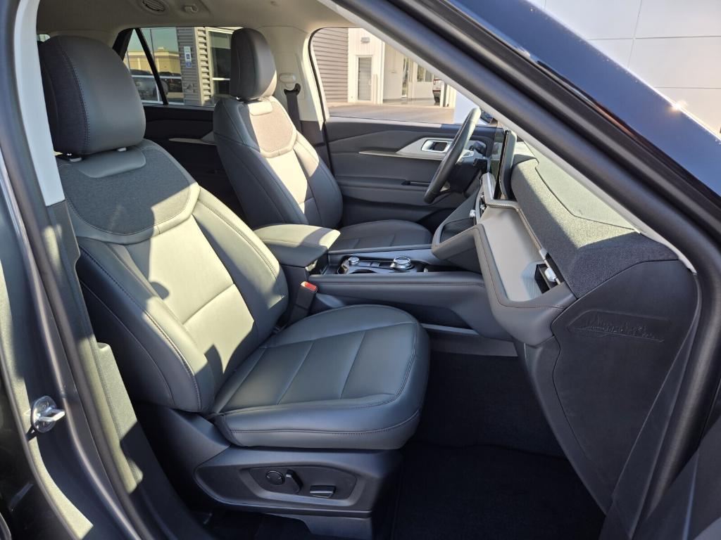 new 2025 Ford Explorer car, priced at $42,443