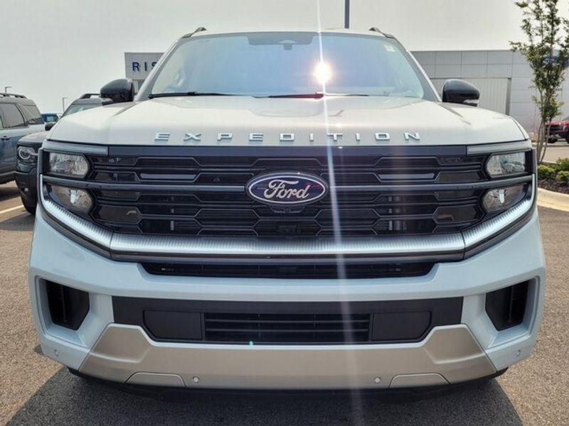 new 2025 Ford Expedition car, priced at $79,730