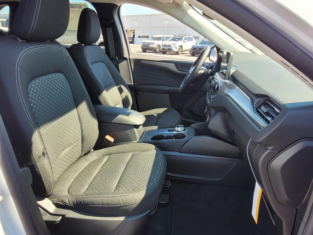 new 2025 Ford Escape car, priced at $29,990