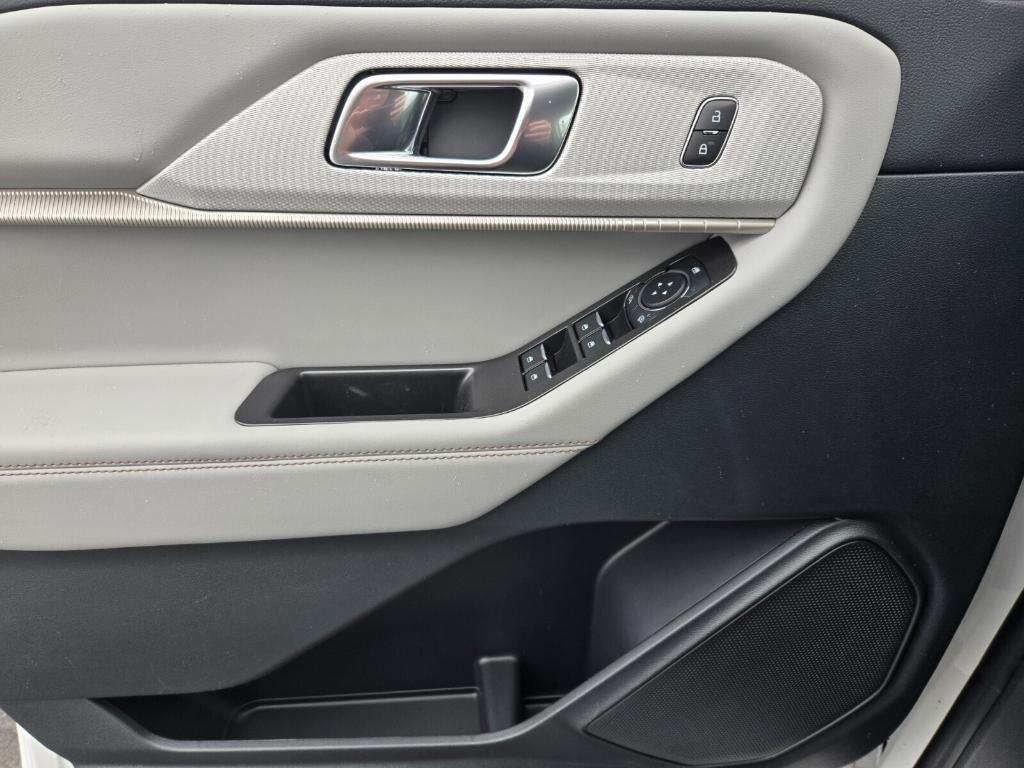 new 2025 Ford Explorer car, priced at $43,379