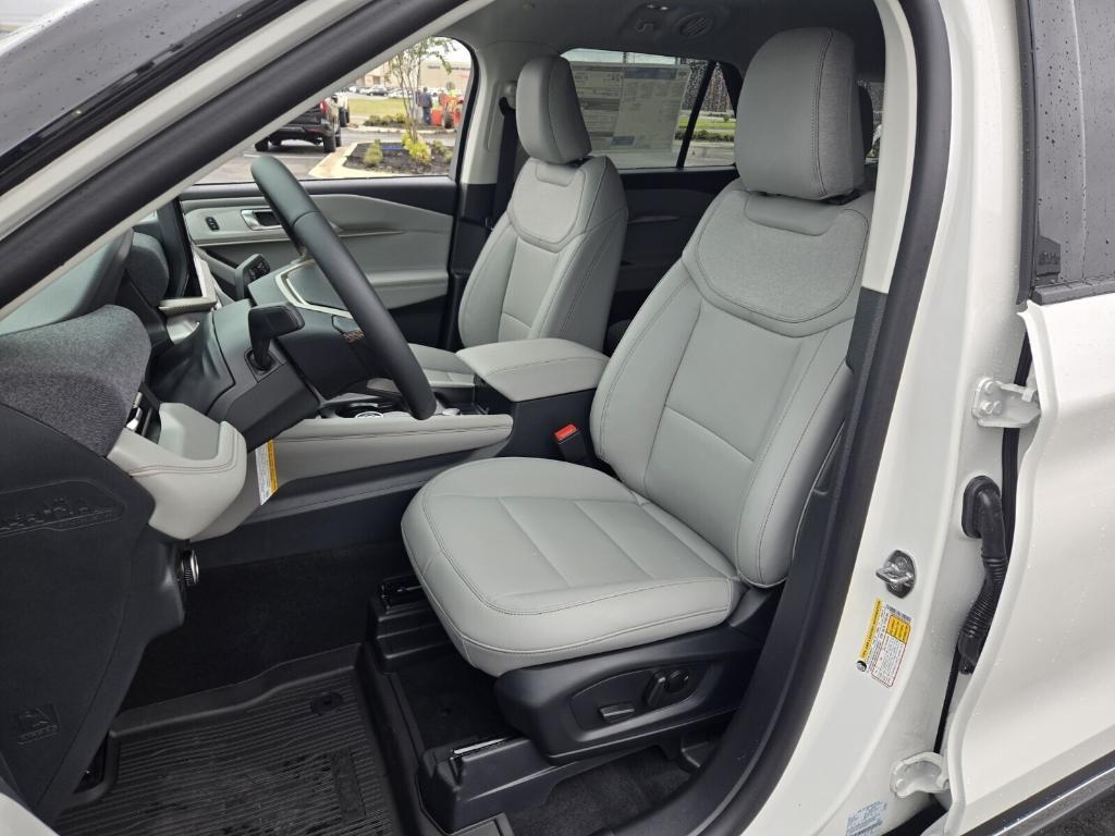 new 2025 Ford Explorer car, priced at $43,379