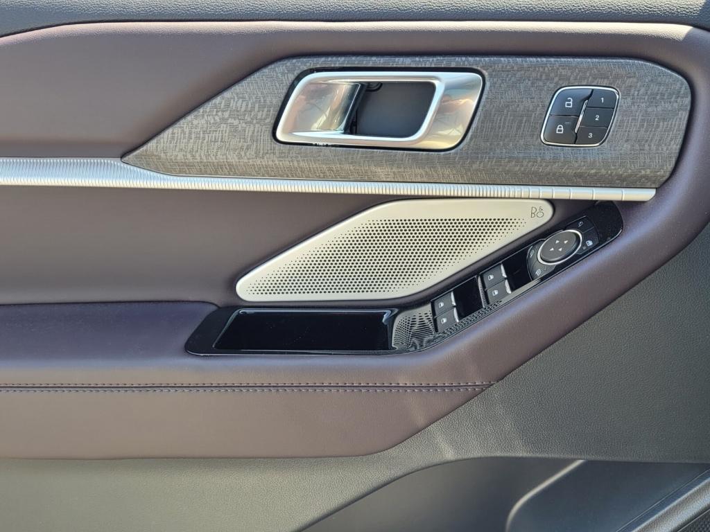new 2025 Ford Explorer car, priced at $50,689