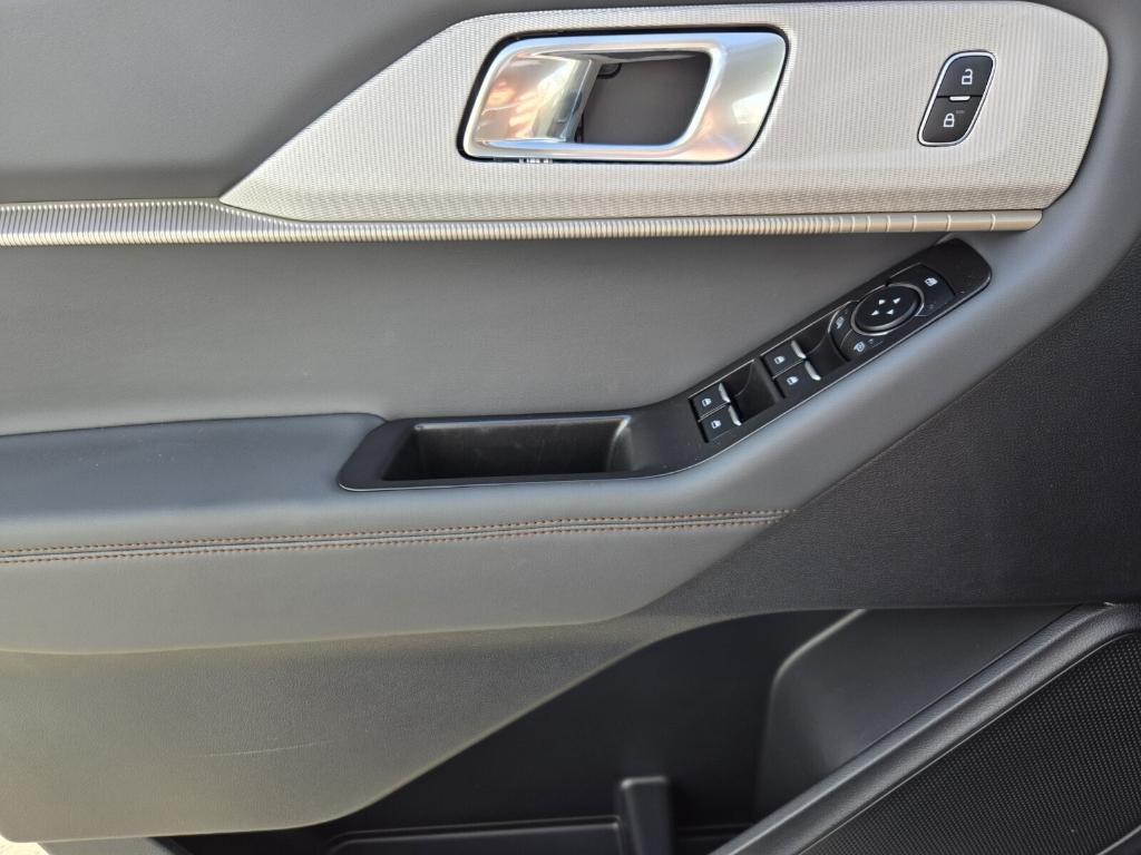 new 2025 Ford Explorer car, priced at $43,965