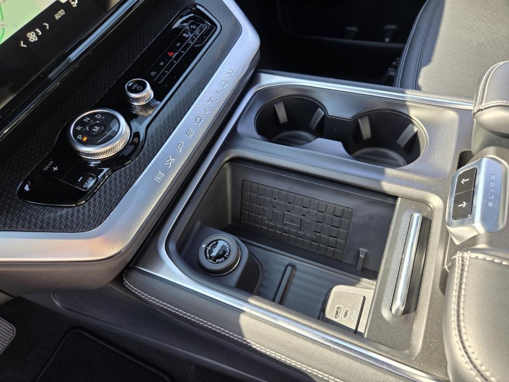 new 2025 Ford Expedition car, priced at $81,856