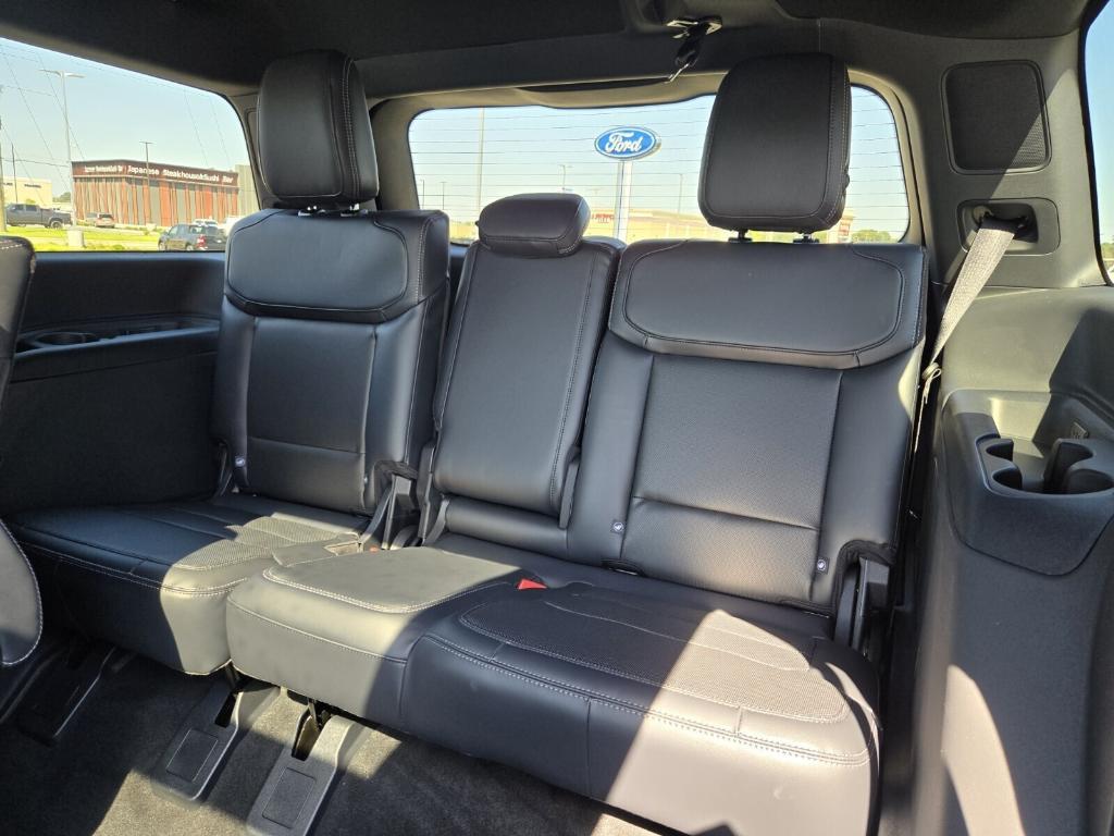 new 2025 Ford Expedition car, priced at $81,856