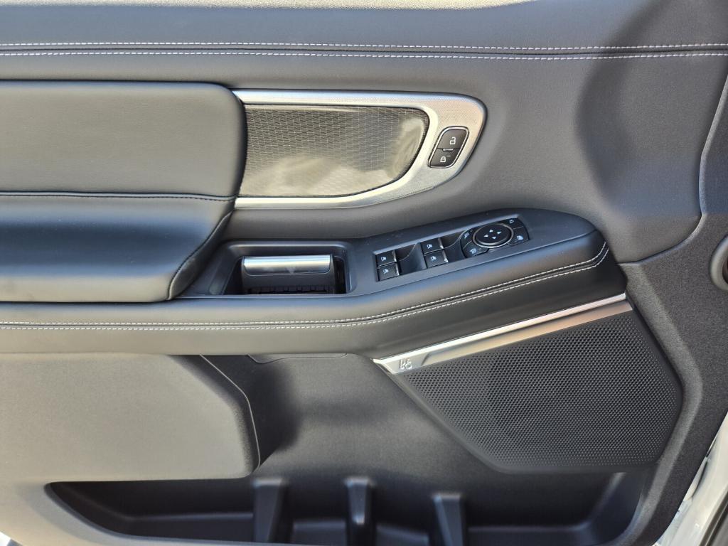 new 2025 Ford Expedition car, priced at $81,856