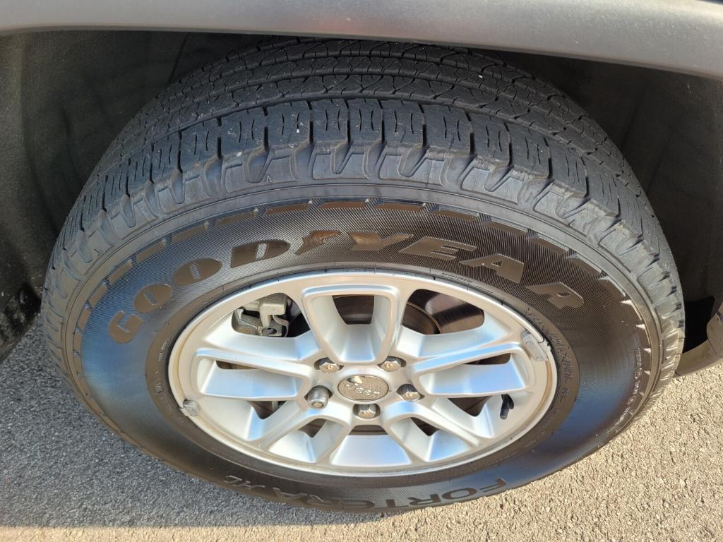 used 2020 Jeep Grand Cherokee car, priced at $19,490