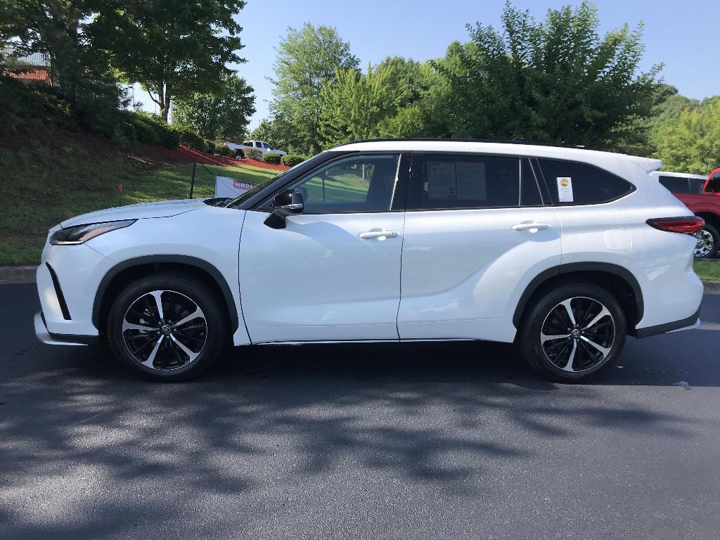 used 2022 Toyota Highlander car, priced at $36,859