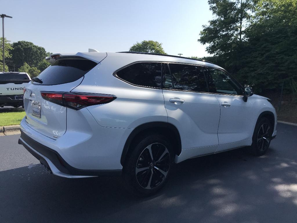 used 2022 Toyota Highlander car, priced at $36,859