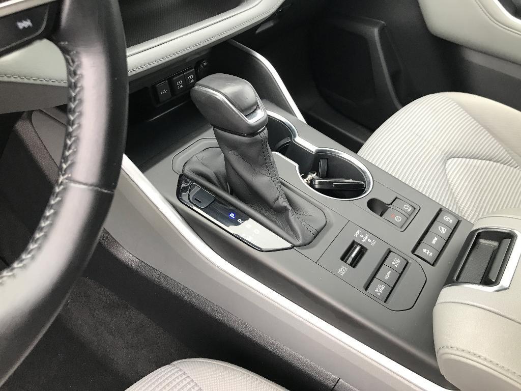 used 2020 Toyota Highlander car, priced at $26,486
