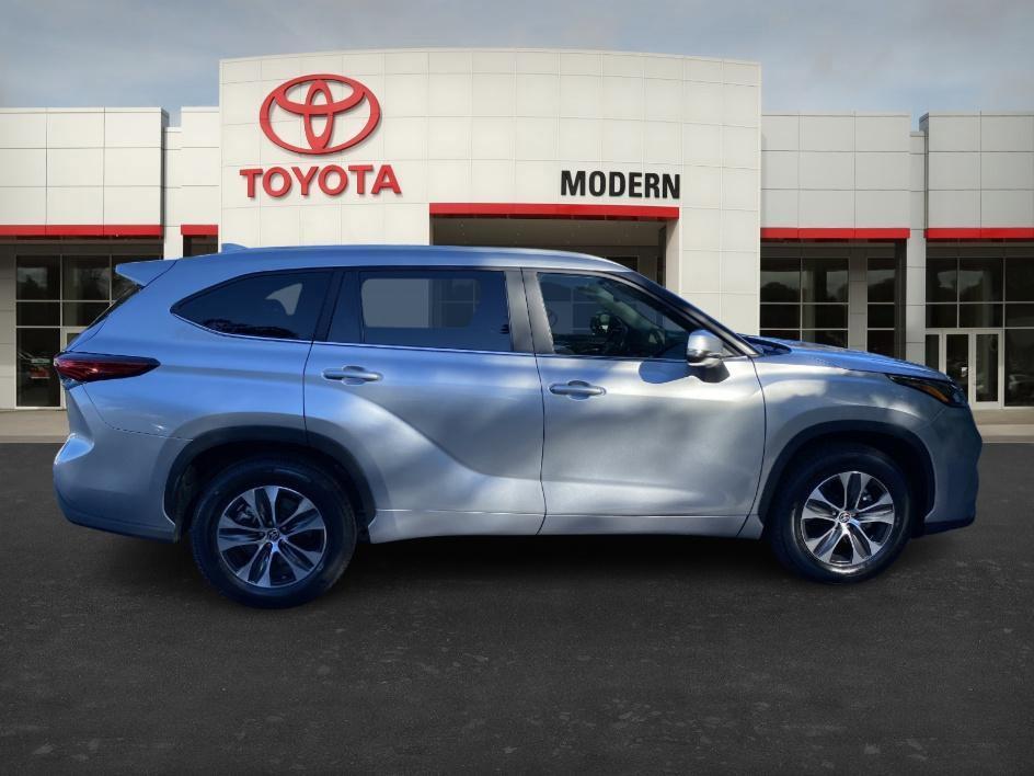 used 2023 Toyota Highlander car, priced at $38,477
