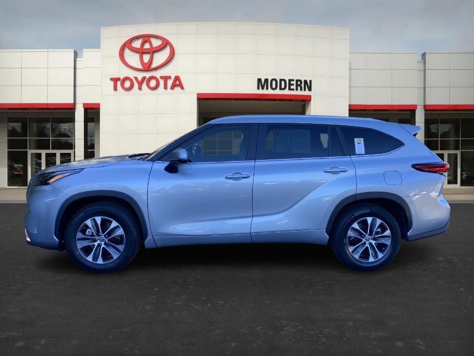used 2023 Toyota Highlander car, priced at $38,477