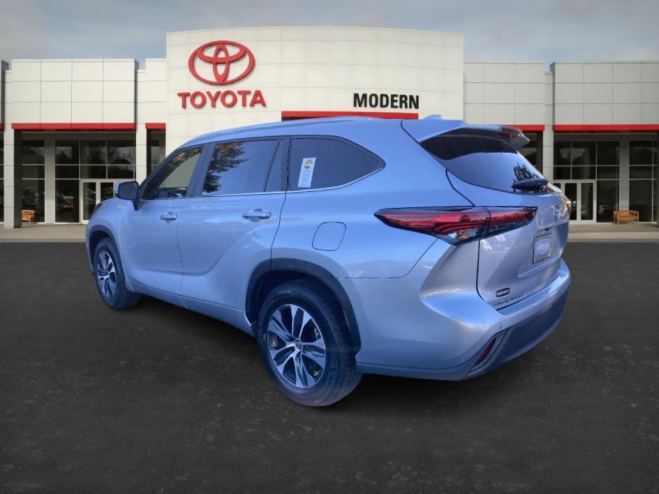 used 2023 Toyota Highlander car, priced at $38,477
