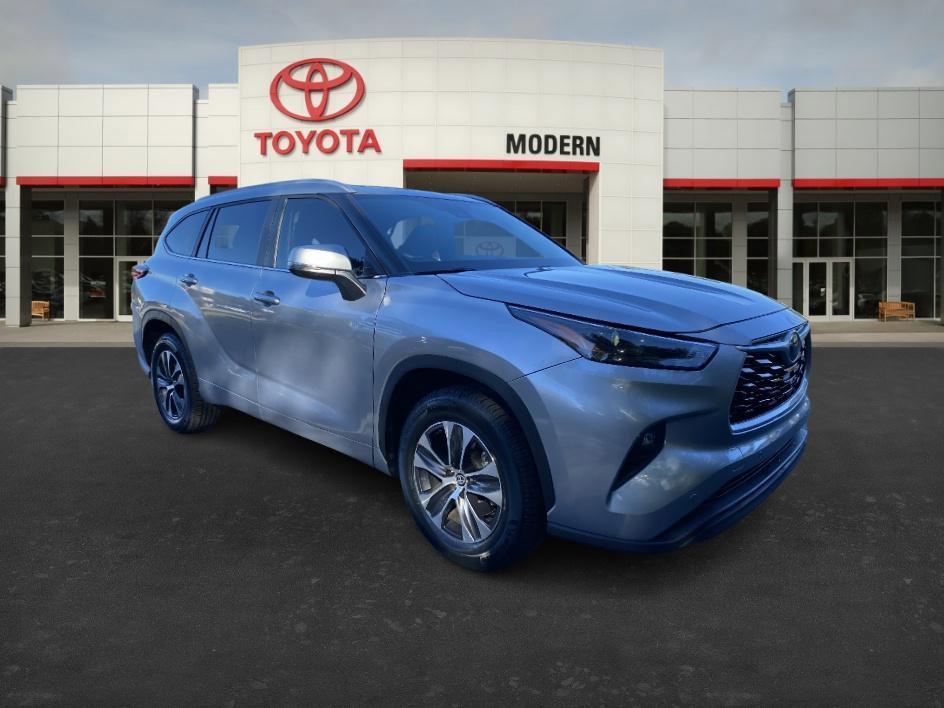 used 2023 Toyota Highlander car, priced at $38,477