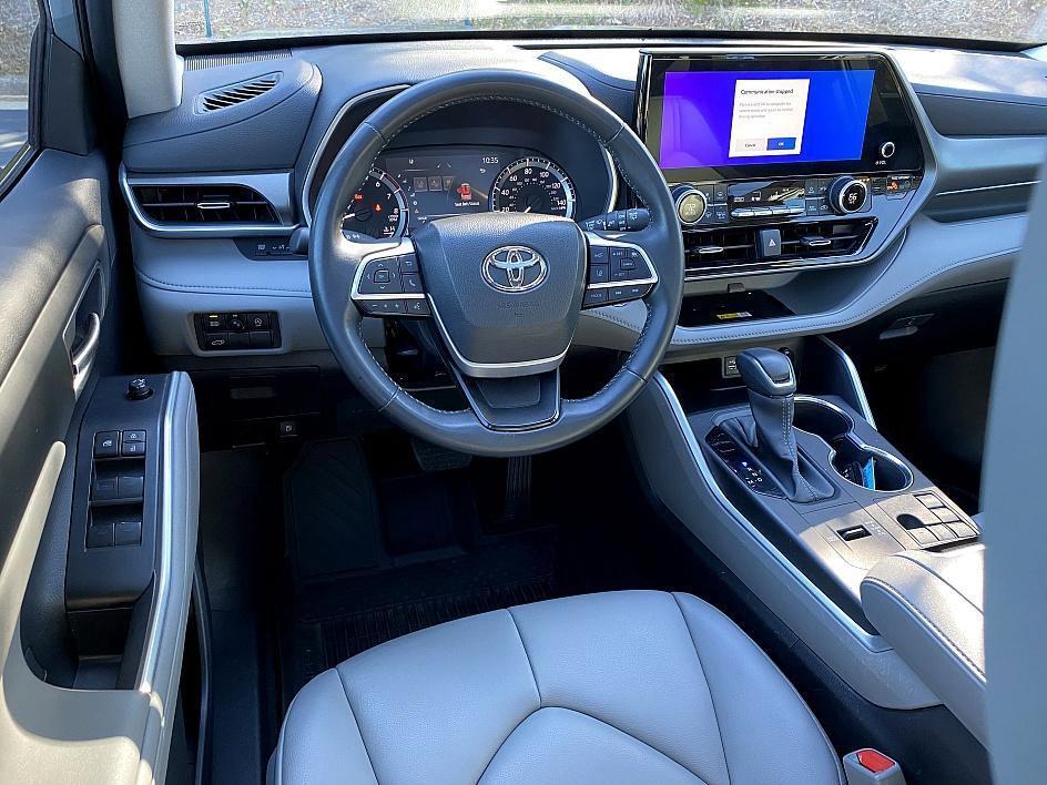 used 2023 Toyota Highlander car, priced at $38,477