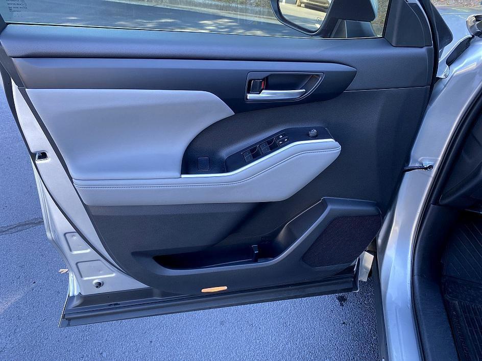 used 2023 Toyota Highlander car, priced at $38,477