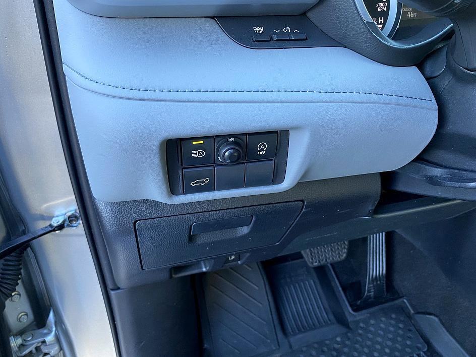 used 2023 Toyota Highlander car, priced at $38,477