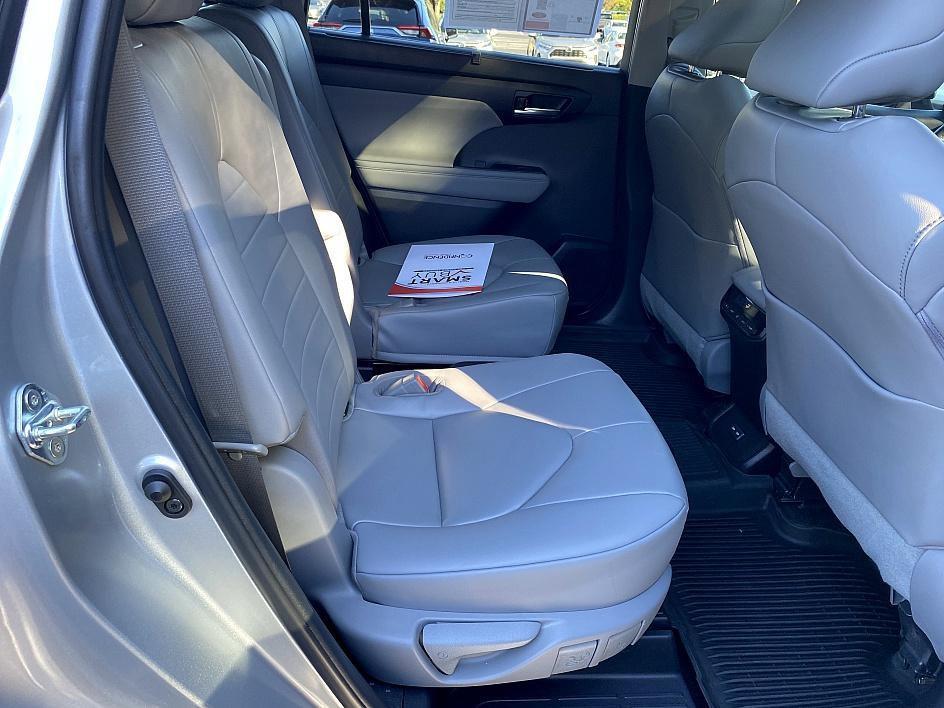 used 2023 Toyota Highlander car, priced at $38,477