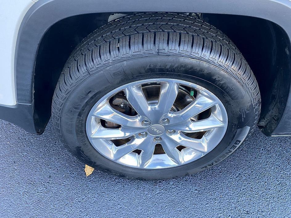 used 2017 Jeep Cherokee car, priced at $14,734