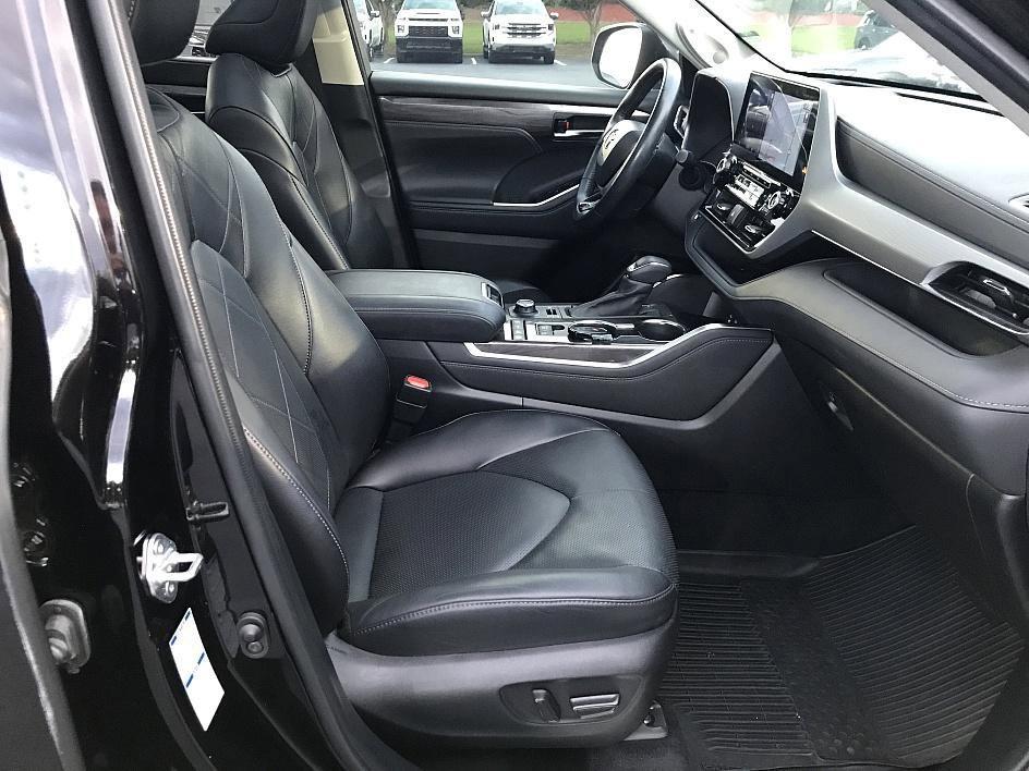 used 2022 Toyota Highlander car, priced at $33,702