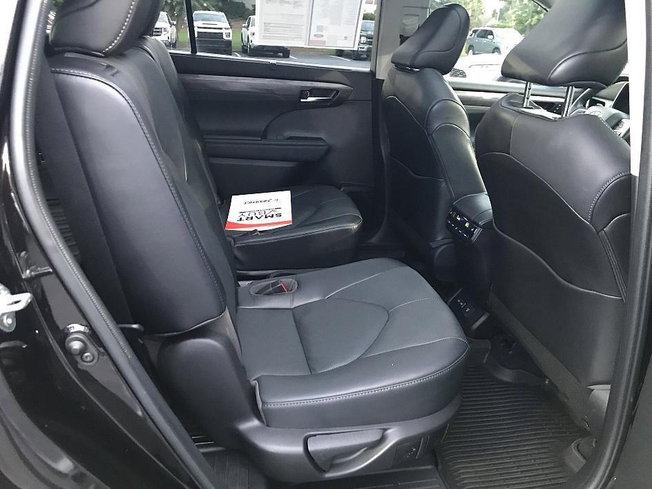 used 2022 Toyota Highlander car, priced at $33,702