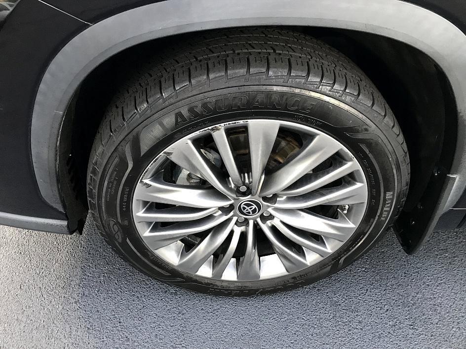 used 2022 Toyota Highlander car, priced at $33,702