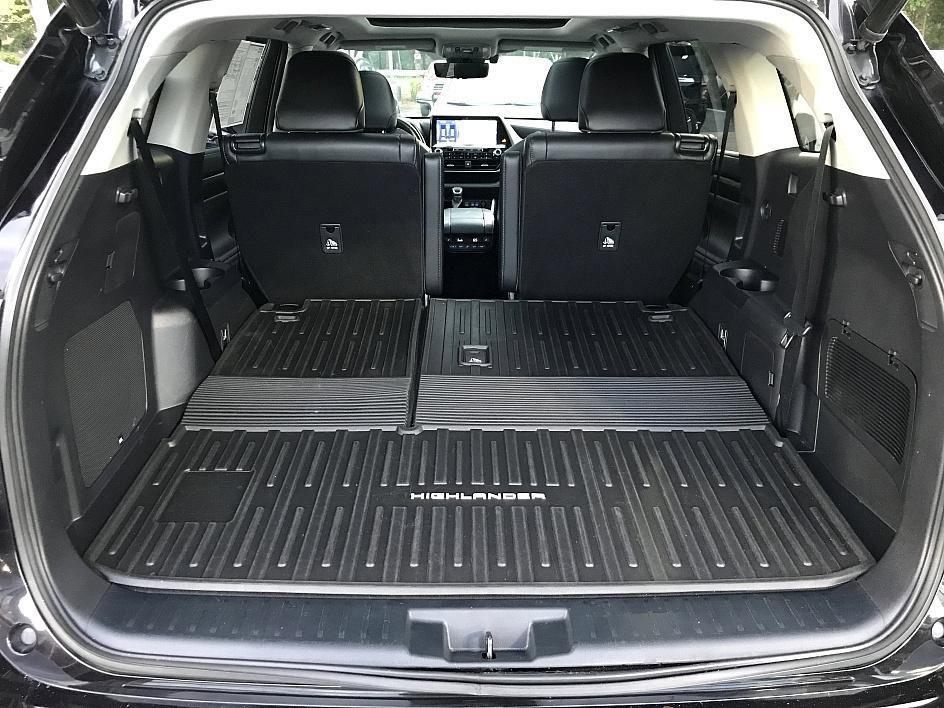 used 2022 Toyota Highlander car, priced at $33,702