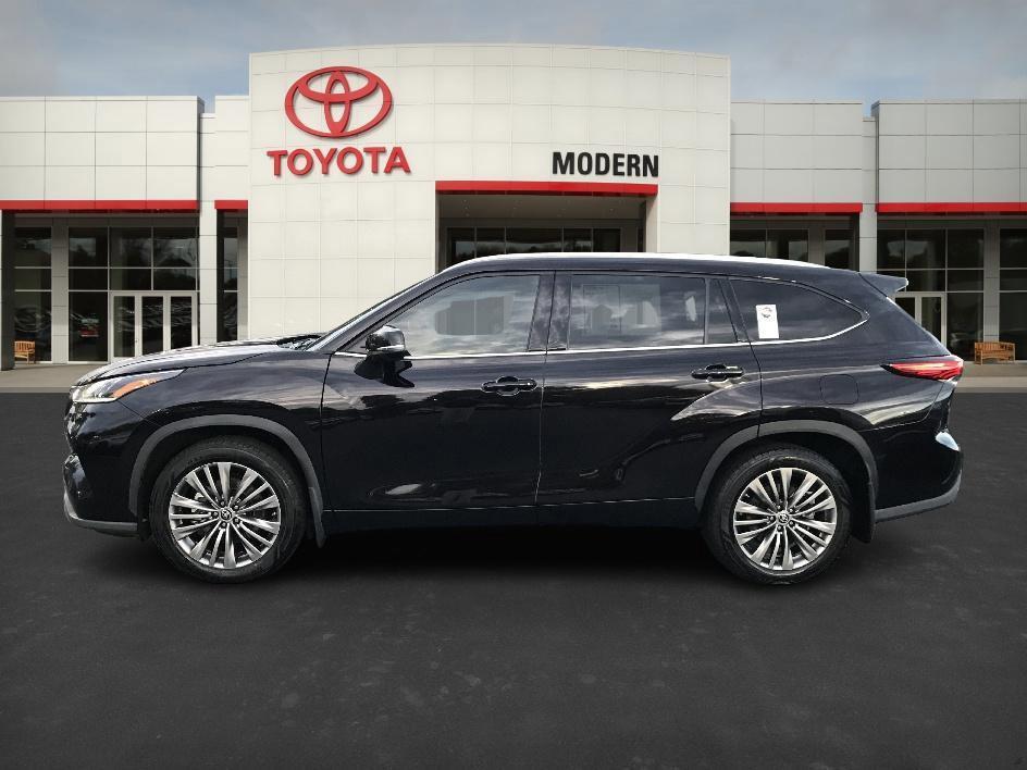 used 2022 Toyota Highlander car, priced at $33,702