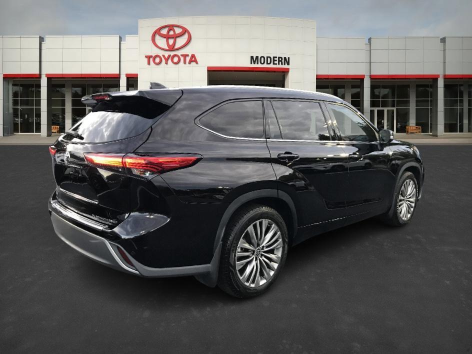 used 2022 Toyota Highlander car, priced at $33,702