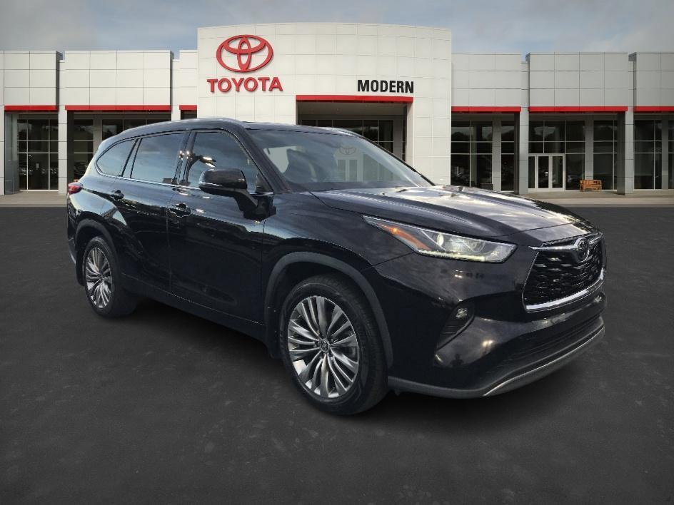 used 2022 Toyota Highlander car, priced at $33,702