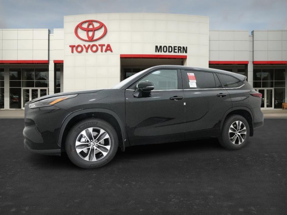 new 2026 Toyota Highlander car, priced at $48,116