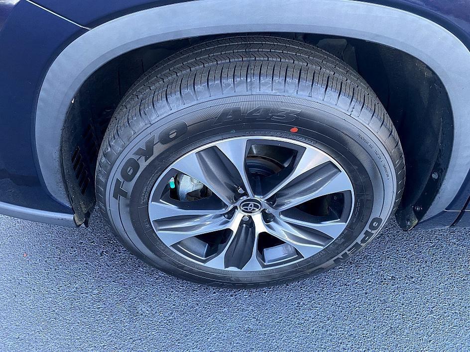 used 2023 Toyota Highlander car, priced at $37,450