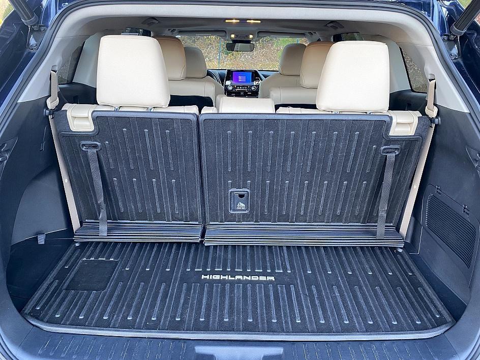 used 2023 Toyota Highlander car, priced at $37,450