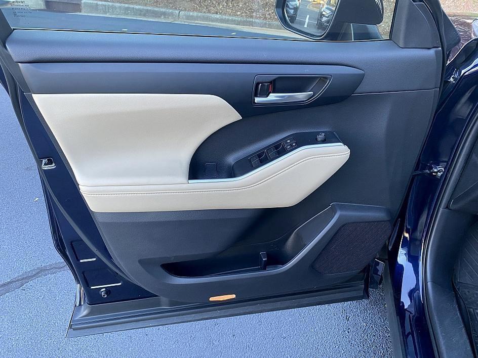 used 2023 Toyota Highlander car, priced at $37,450