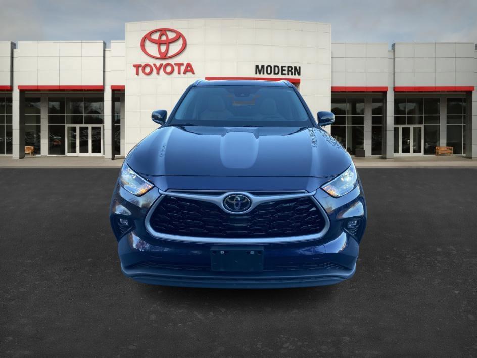 used 2023 Toyota Highlander car, priced at $37,450