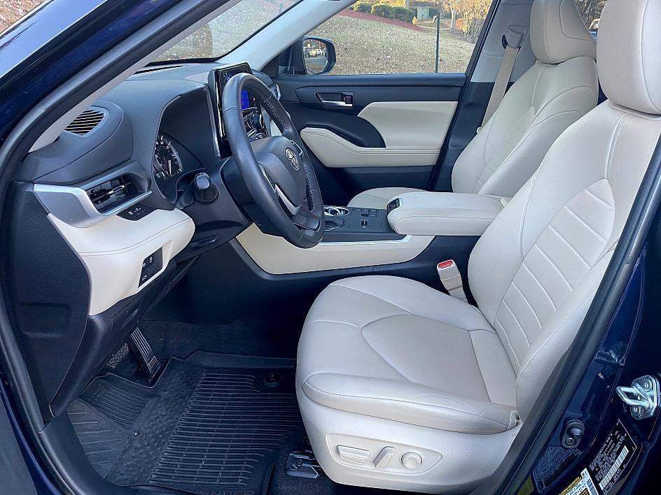 used 2023 Toyota Highlander car, priced at $37,450