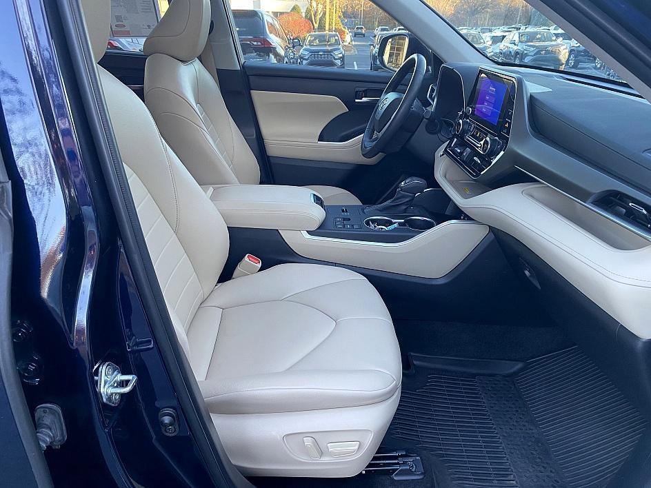 used 2023 Toyota Highlander car, priced at $37,450