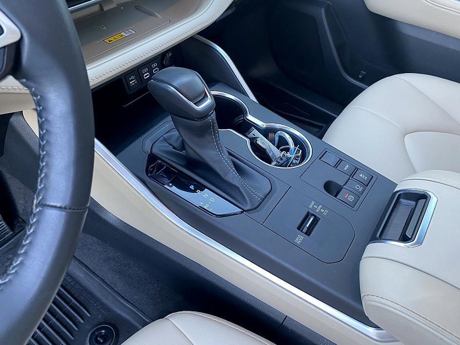 used 2023 Toyota Highlander car, priced at $37,450