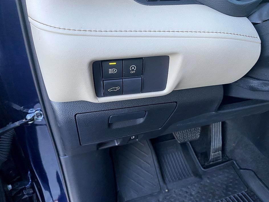 used 2023 Toyota Highlander car, priced at $37,450