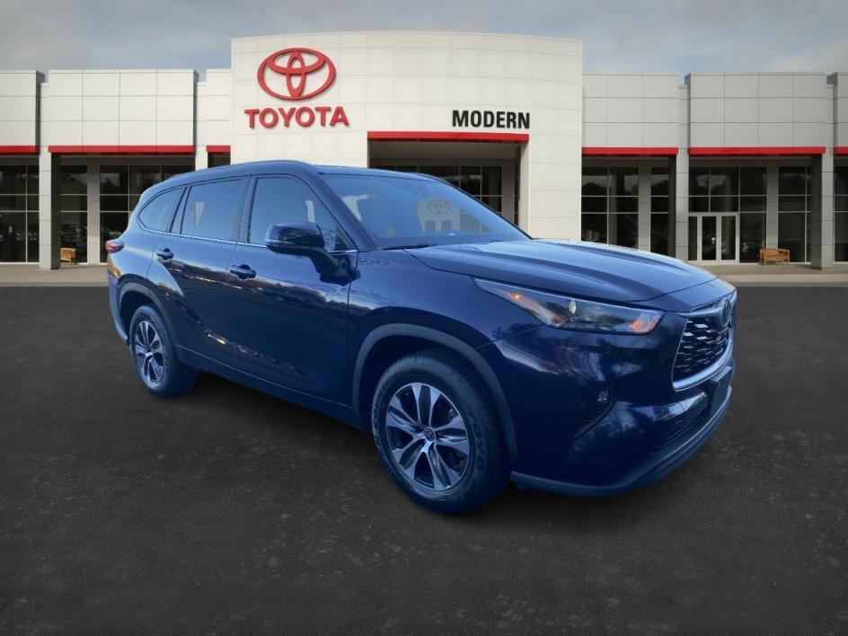 used 2023 Toyota Highlander car, priced at $37,450