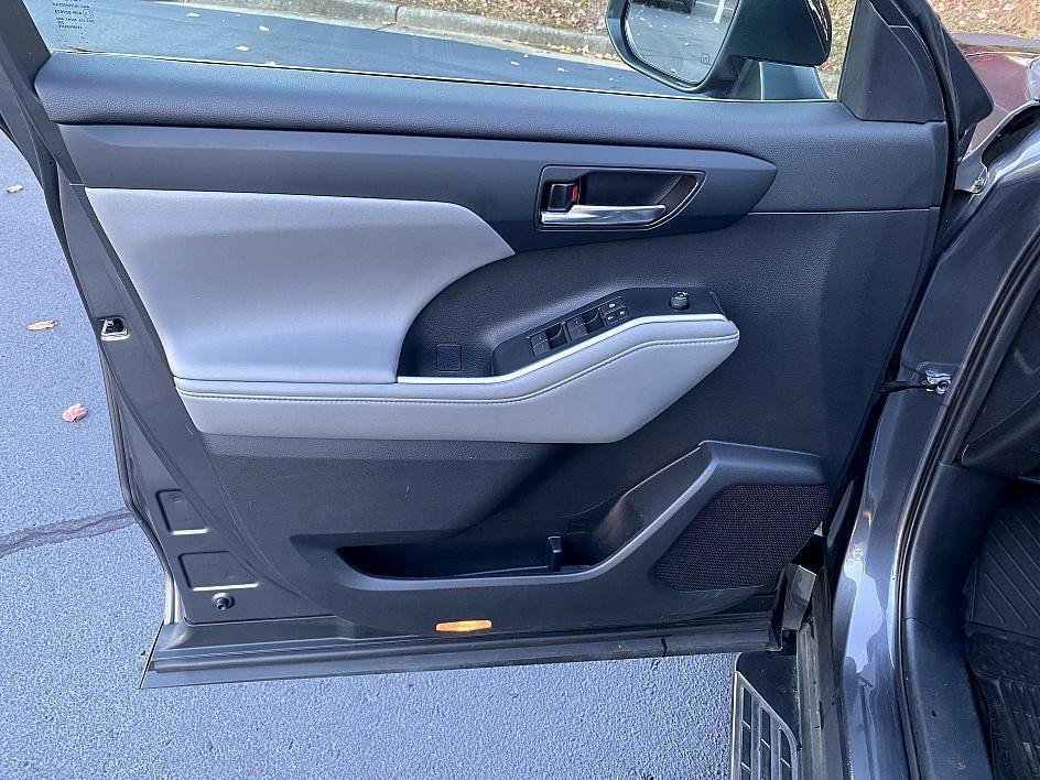 used 2022 Toyota Highlander car, priced at $31,984