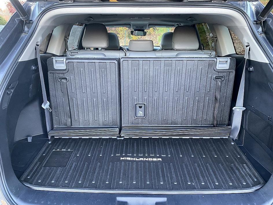 used 2022 Toyota Highlander car, priced at $31,984