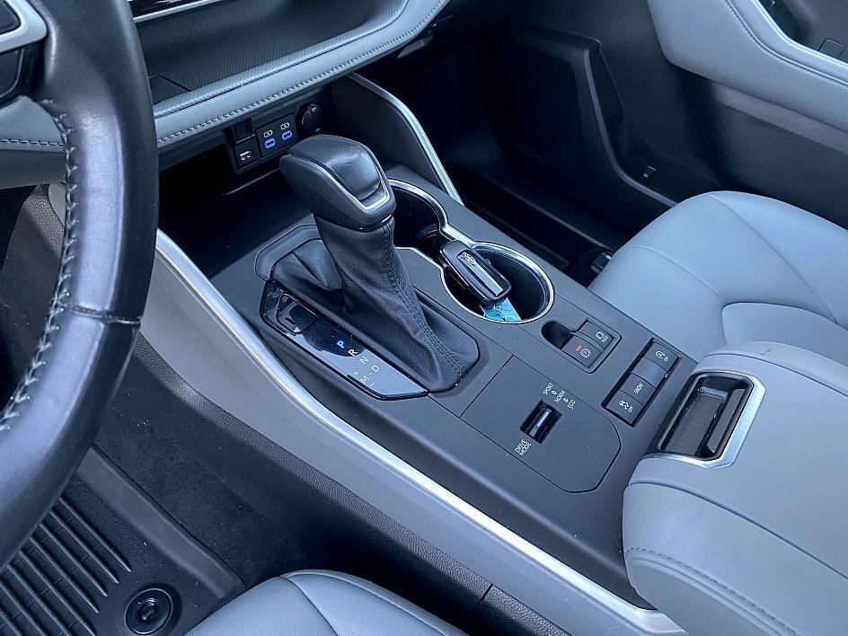 used 2022 Toyota Highlander car, priced at $31,984
