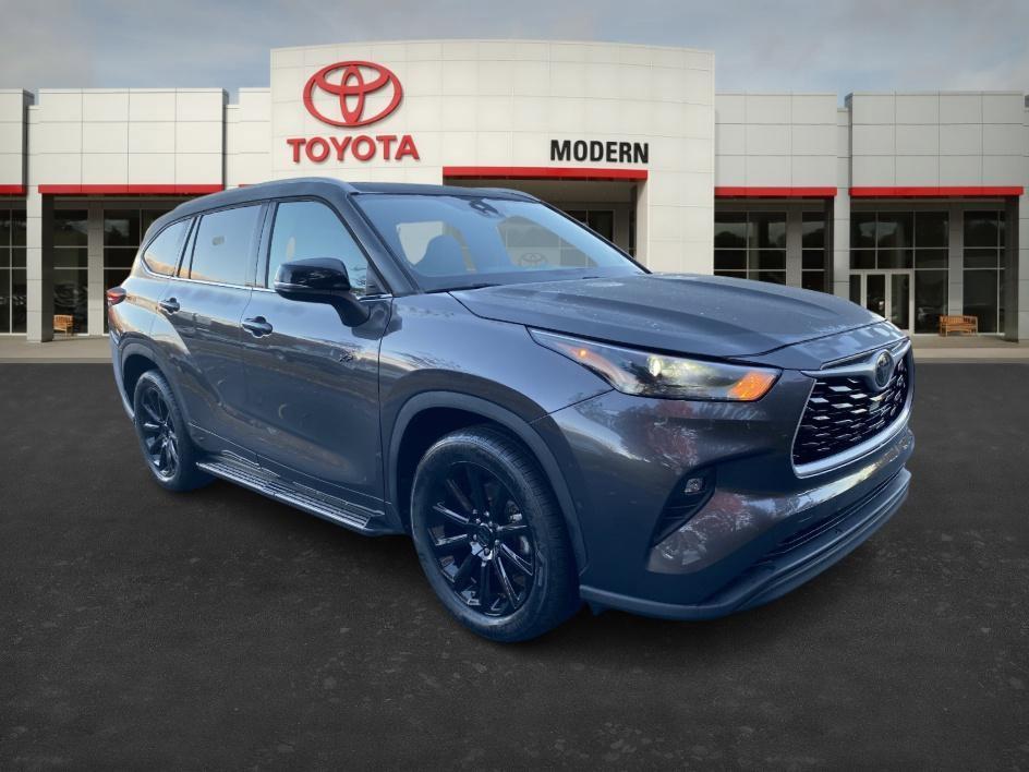 used 2022 Toyota Highlander car, priced at $31,984